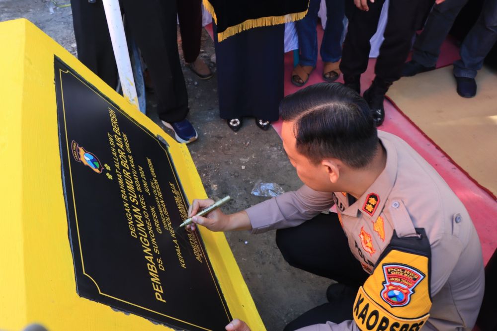 Kapolres Gresik AKBP Adhitya Panji Anom resmikan pembangunan sumur bor