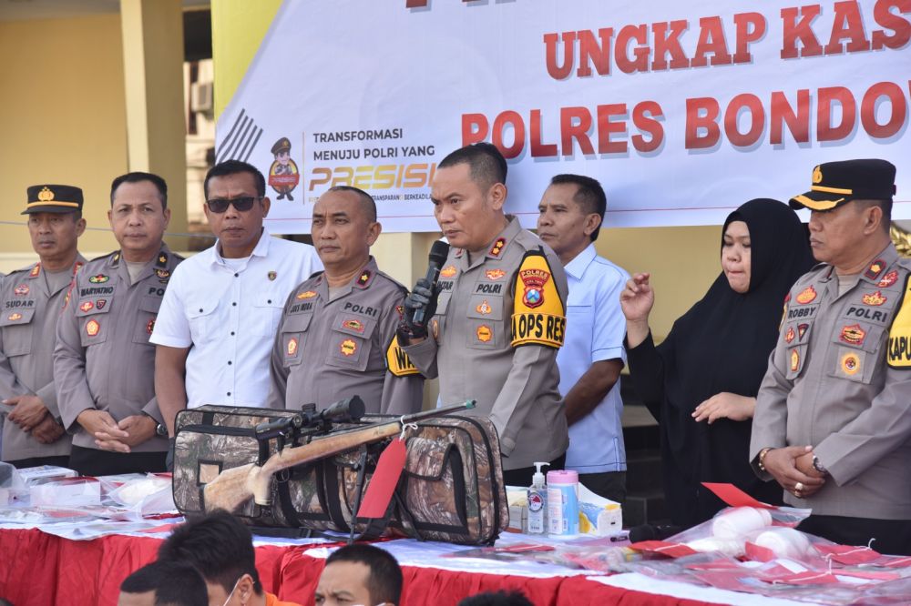Kapolres Bondowoso AKBP Lintar Mahardhono ungkap kasus selama Ops Sikat Semeru
