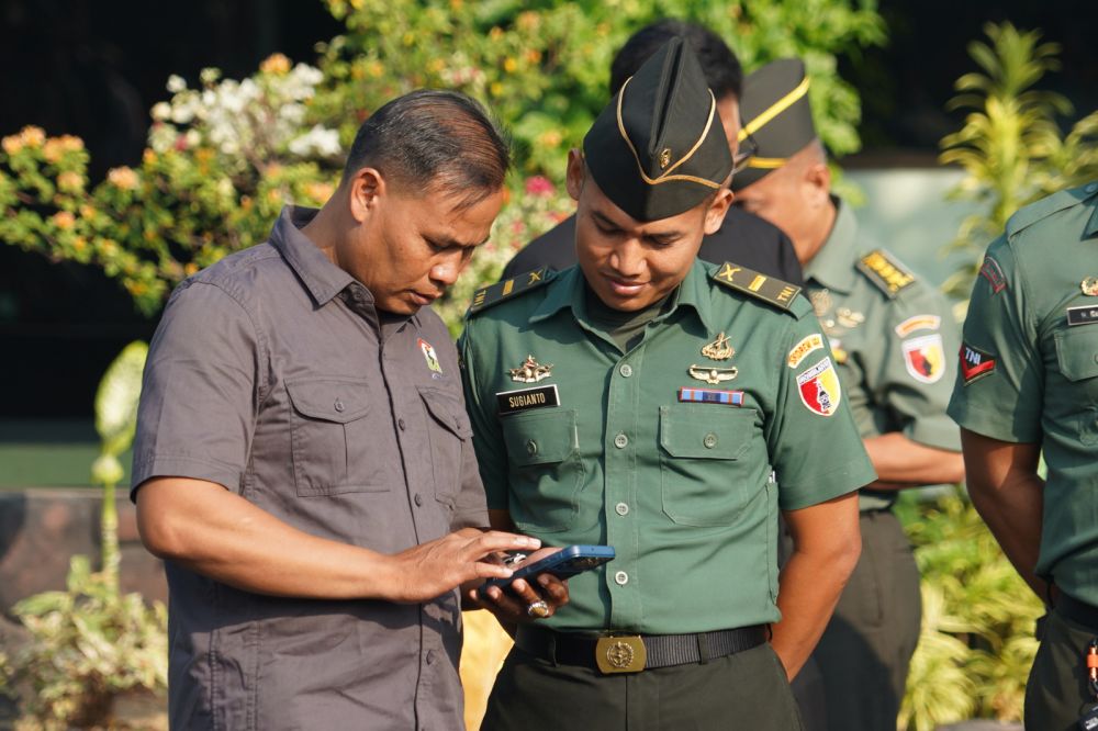 Korem 084/BJ lakukan sidak aplikasi judi online dan Pinjol ke anggota