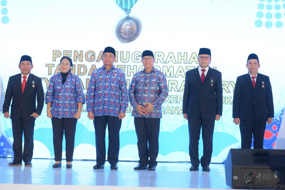 Ketua STKIP PGRI Pacitan Terima Penghargaan