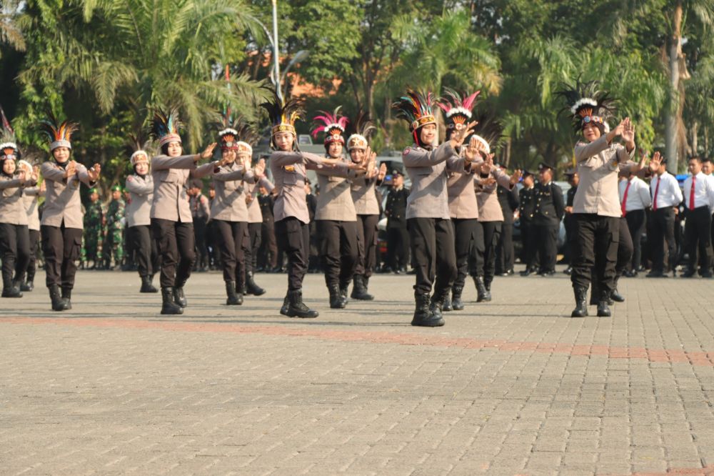 Polwan Polres Gresik semarakkan HUT Bhayangkara 