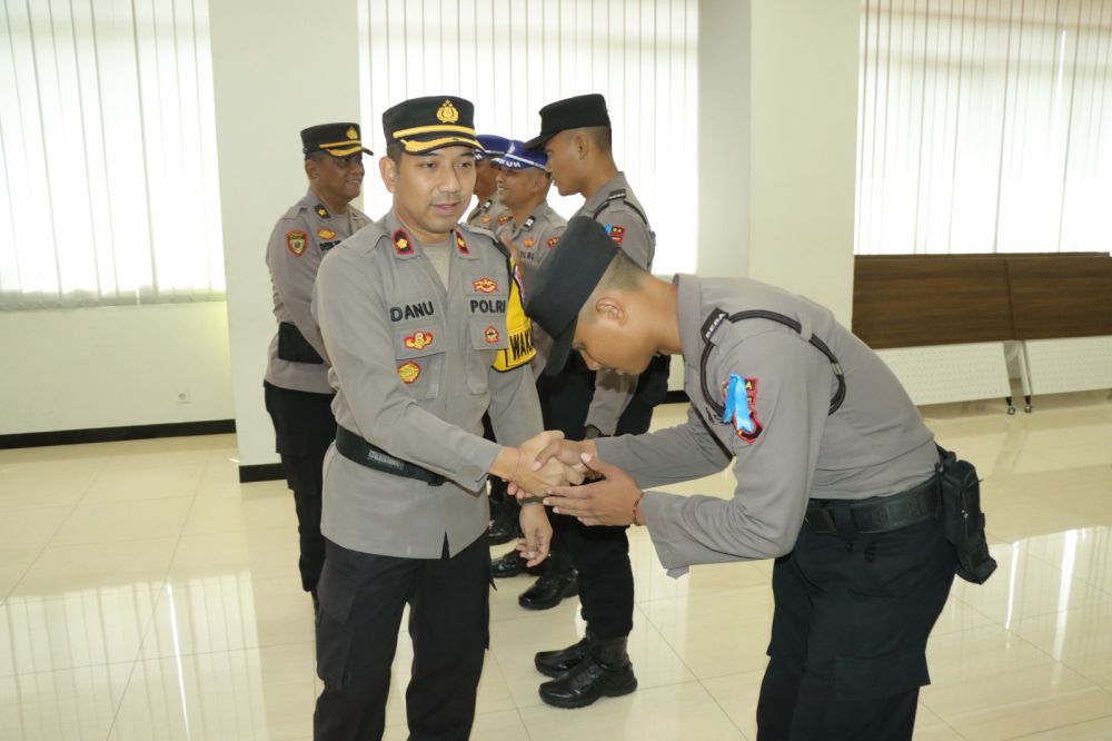 Wakapolres Gresik Kompol Danu Anindhita Kuncoro Putro lepas siswa Diktuk Bintara Polri