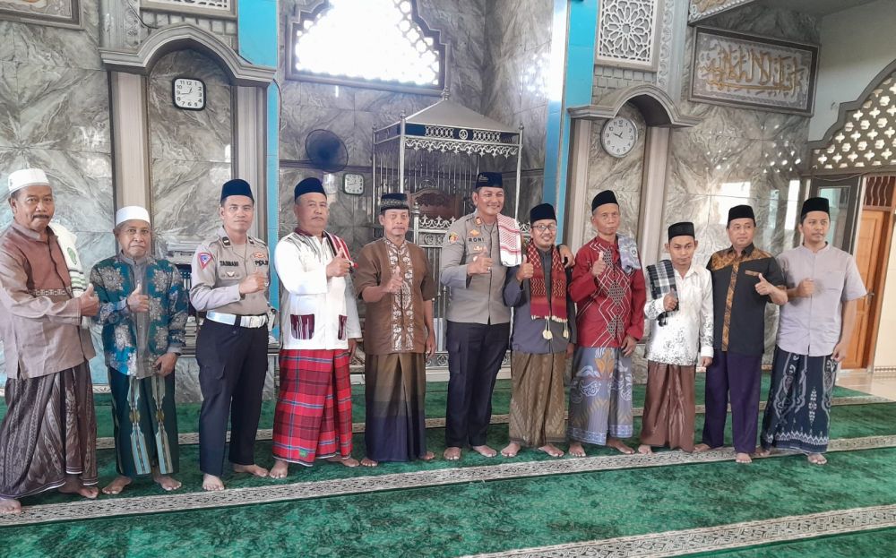 Polsek Menganti Gelar Khutbah Jum'at dan Kamtibmas di Masjid Muhajirin