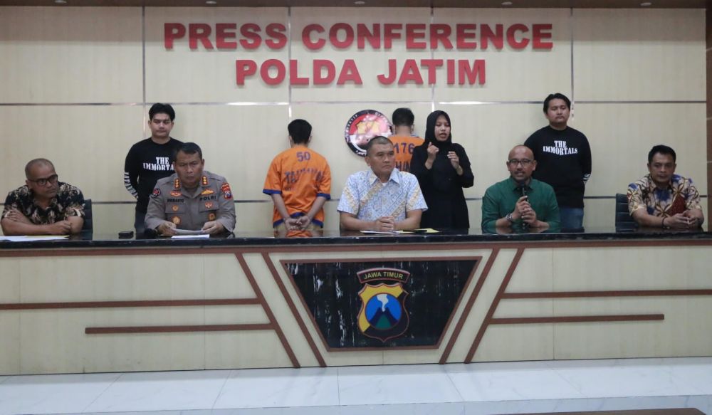 Ditreskrimum Polda Jatim amankan tersangka beserta barang buktinya 