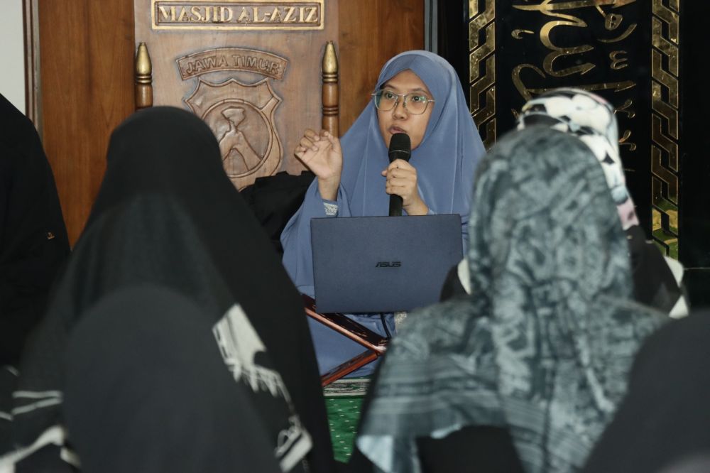 Pengajian di masjid Al Aziz Polres Gresik