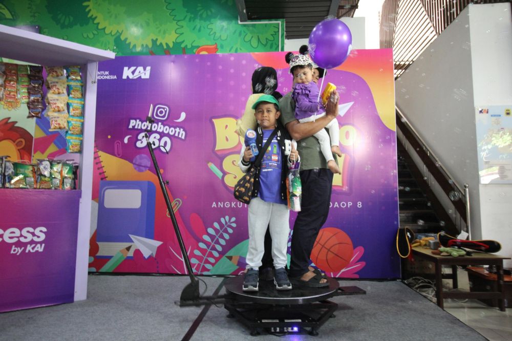 Back to School, pelanggan KAI Daop 8 Surabaya