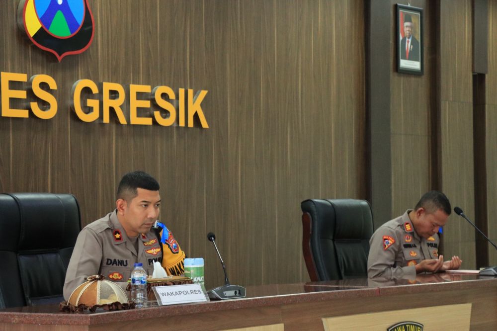 Wakapolres Gresik Kompol Danu Anandhita Kuncoro Putro pimpin Apel Operasi Patuh Semeru