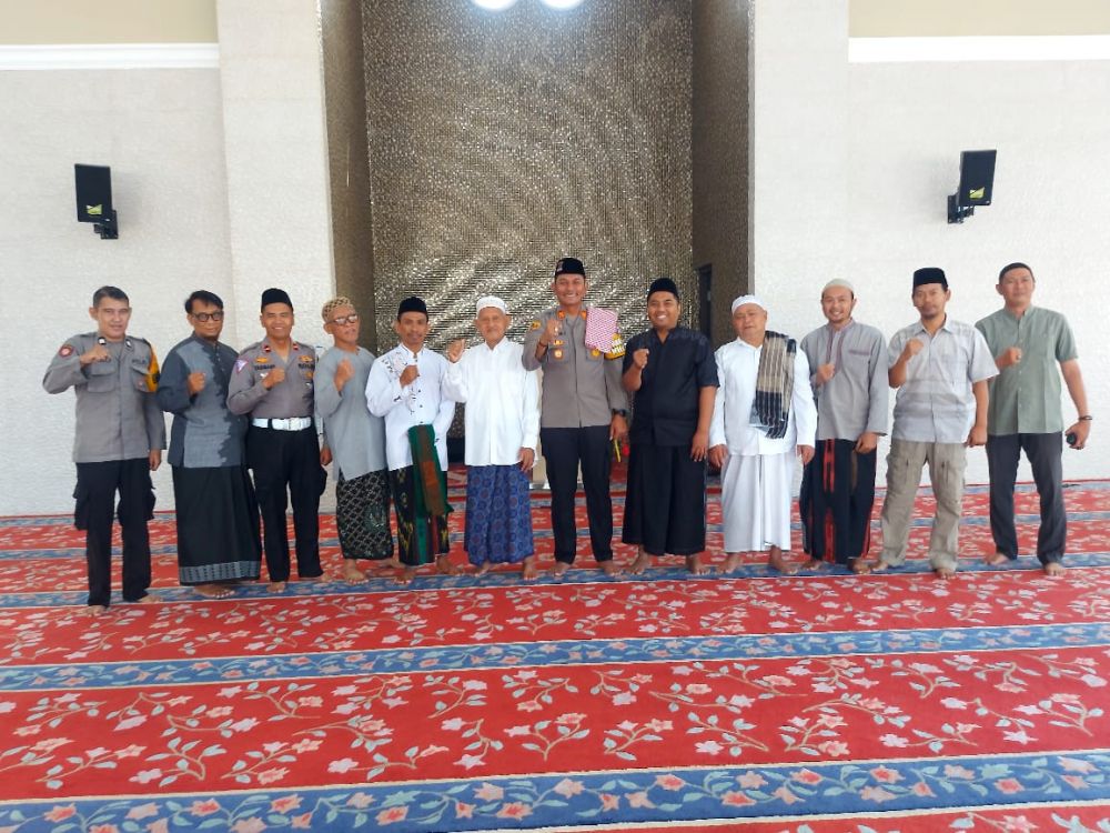 Kapolsek Menganti AKP Roni Ismullah saat safari Jum'at 