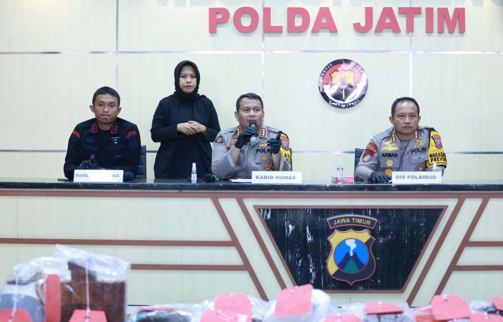 Ditpolairud Polda Jatim Tangkap Perakit dan Pedagang Bom Ikan