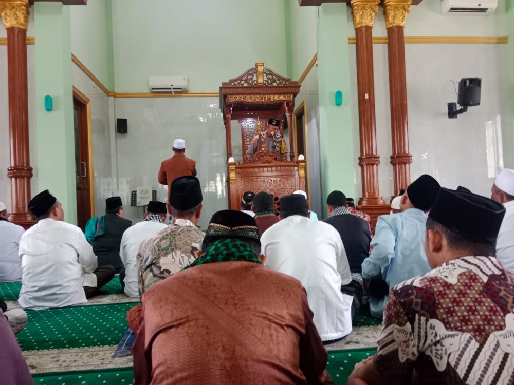 Kapolsek Menganti AKP Roni Ismullah saat Safari Jum'at 