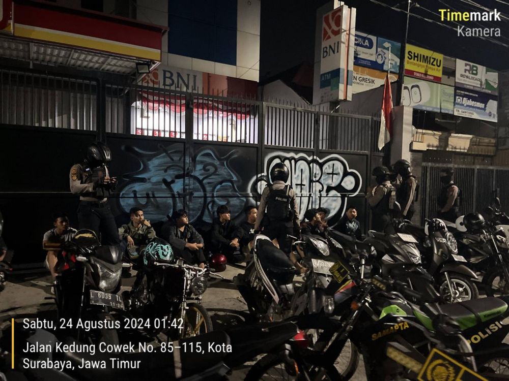 Satsamapta Polres Tanjung Perak Amankan 12 Pemuda saat Balap Liar