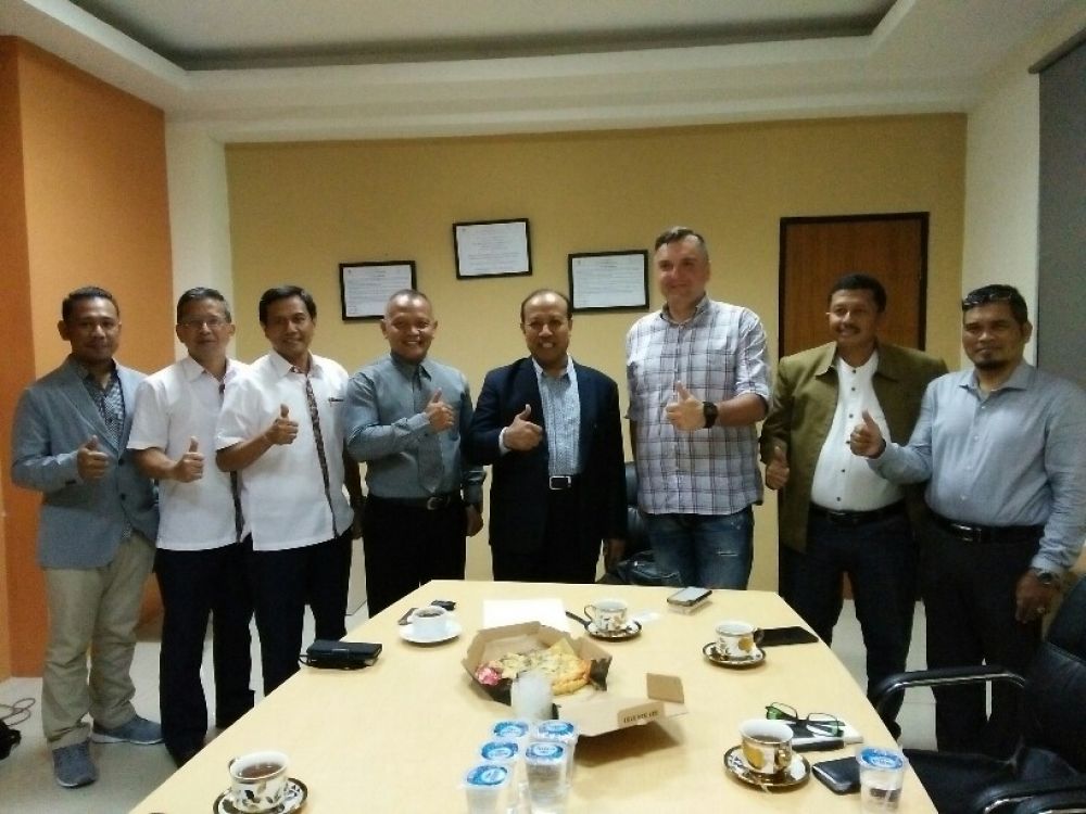 Jamhadi bersama pelaku usaha di sektor pariwisata 