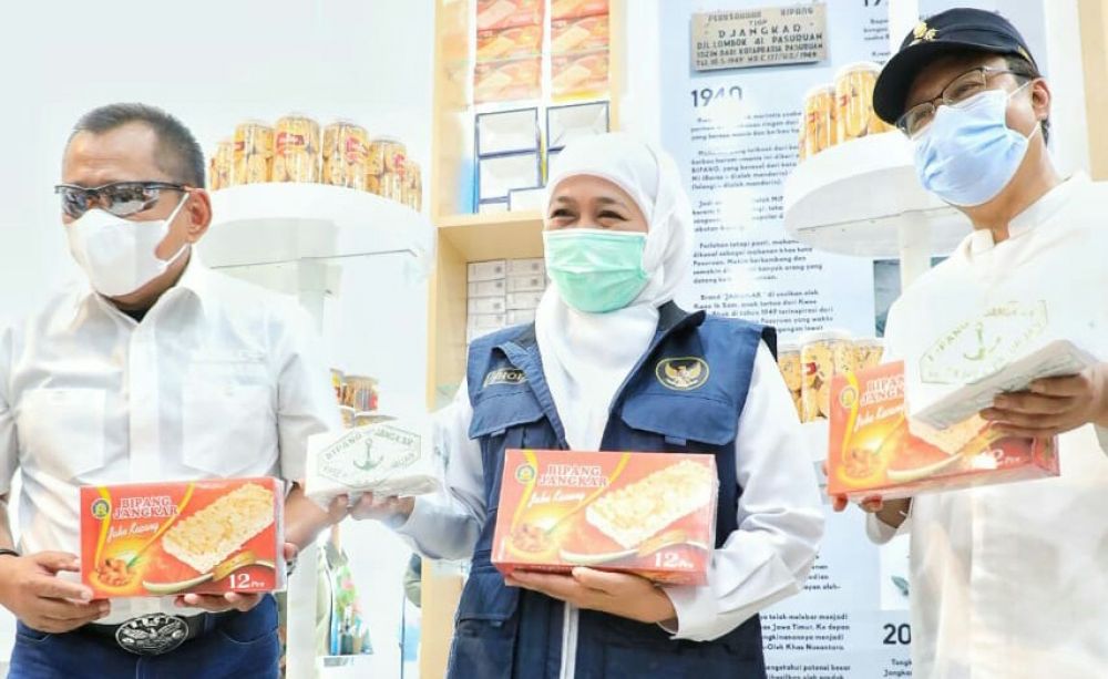 Khofifah Pamerkan Produk Lokal Bipang Jangkar Melegenda