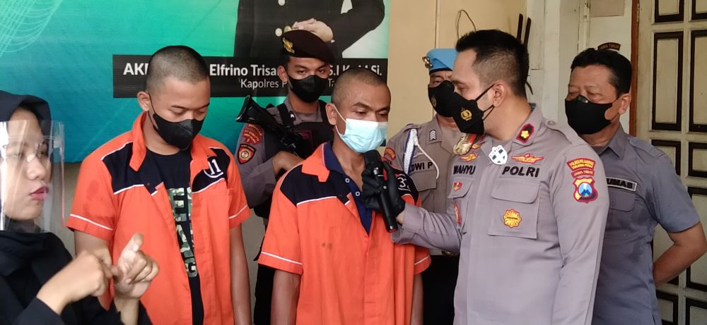 Dua Pria Penjual Burung Ditangkap Polisi dan di Hukum 10 Tahun