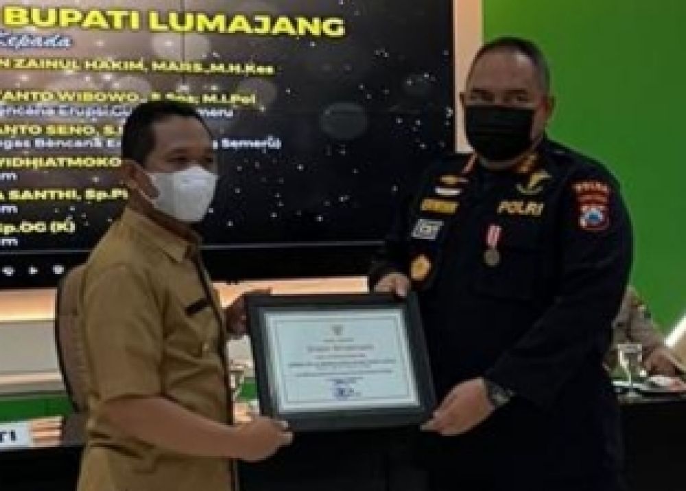 Tim DVI Bencana APG Gunung Semeru Dapat Penghargaan dari Bupati Lumajang