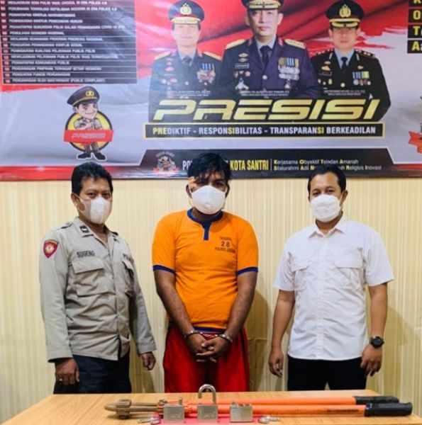Tersangka diamankan Polisi beserta barang buktinya 