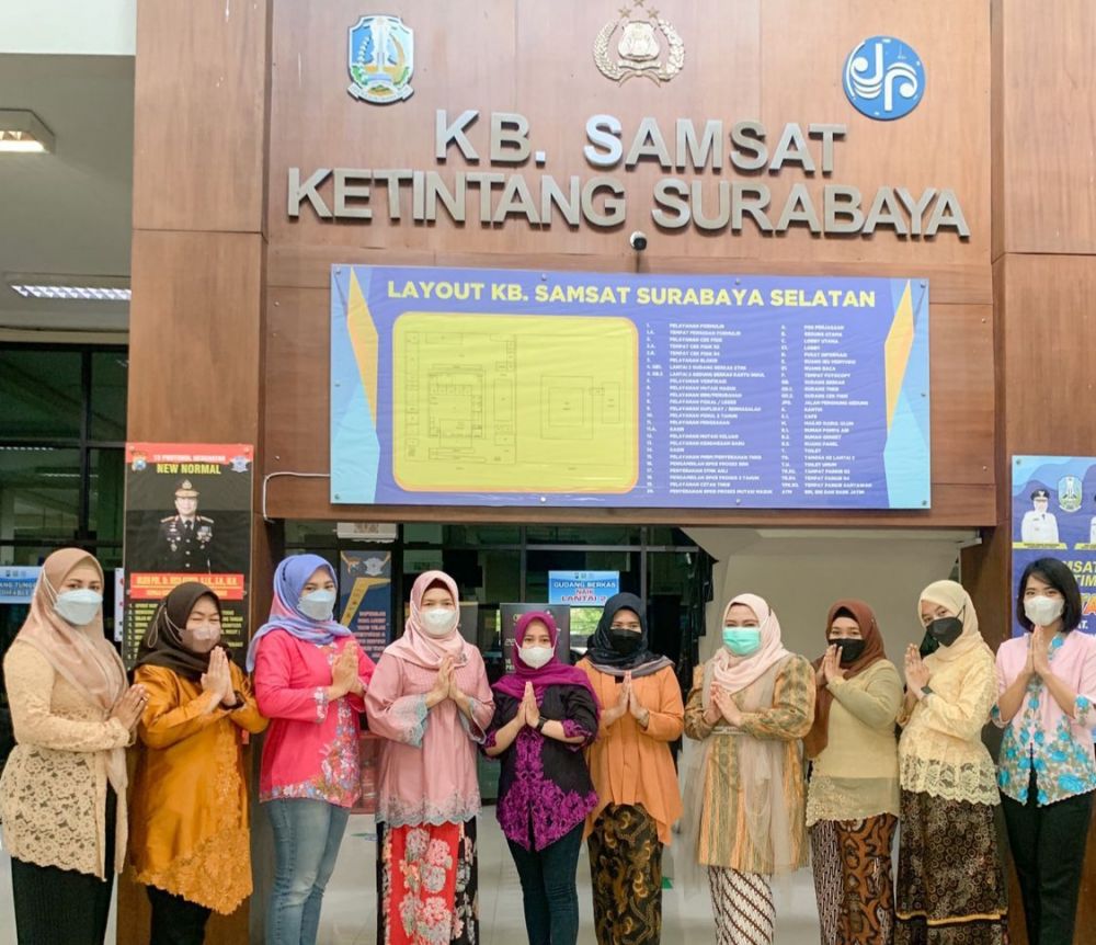 Polwan Polda Jatim saat peringati Hari Kartini 