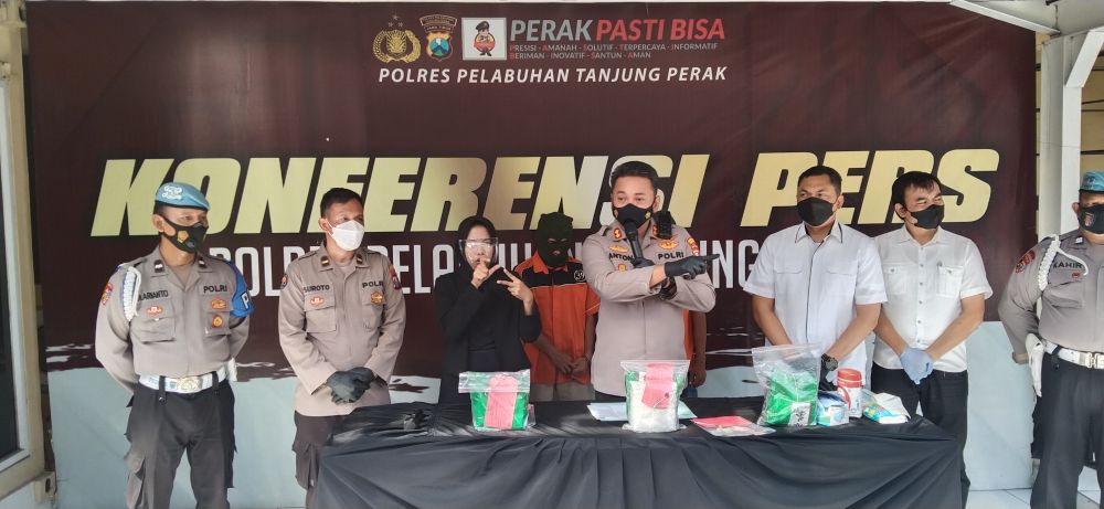 Satresnarkoba Polres Tanjung Perak Ringkus 2 Kurir Narkoba