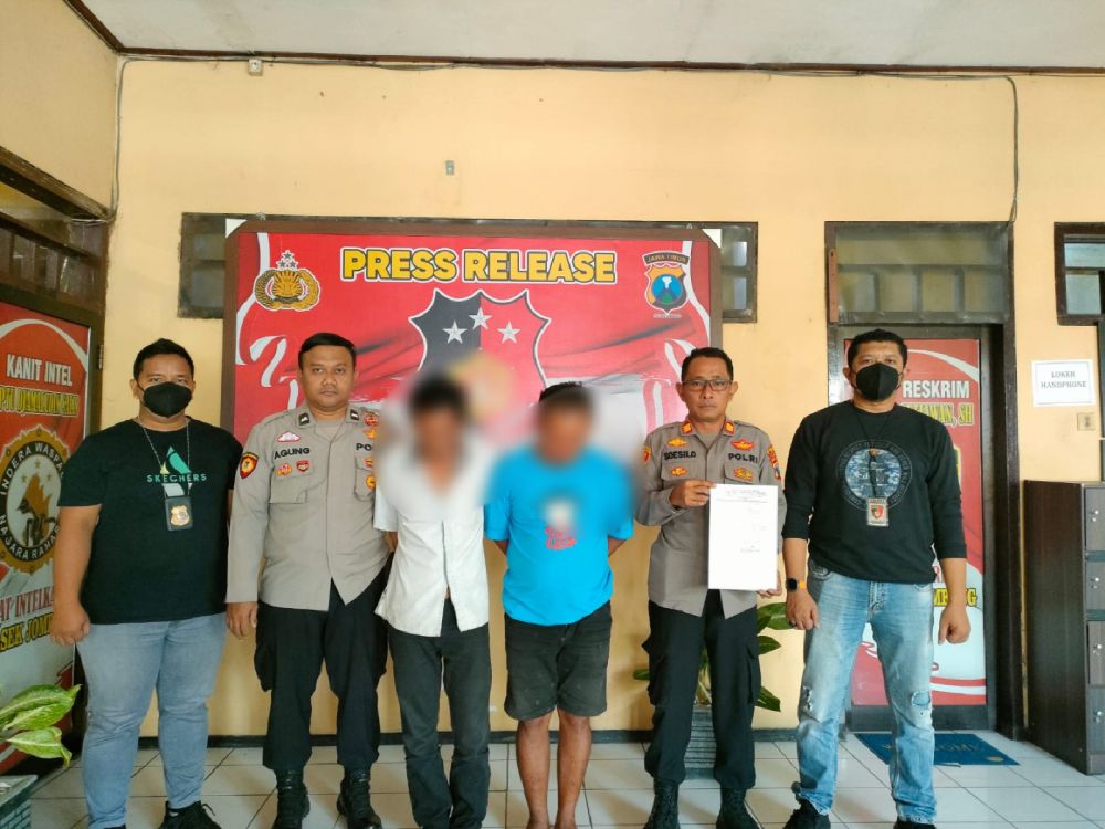 Tersangka diamankan Polisi beserta barang buktinya