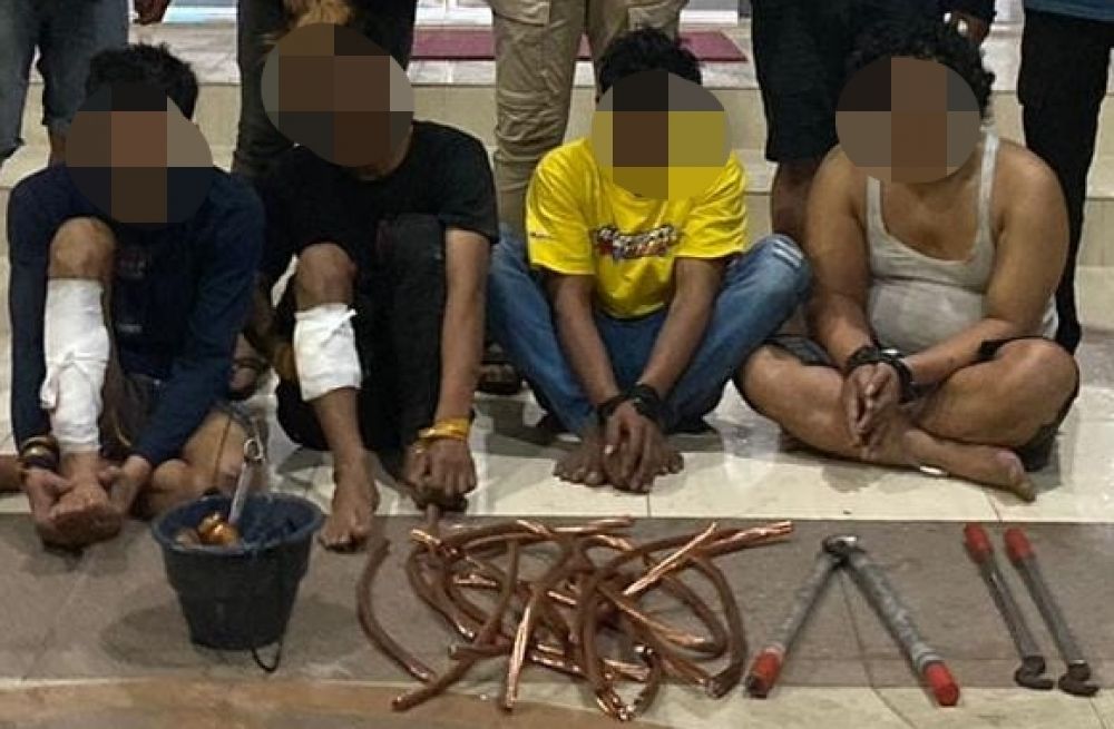 Tersangka diamankan Polisi beserta barang buktinya