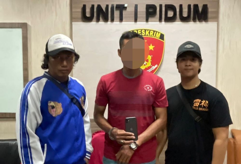 Tersangka diamankan Polisi beserta barang buktinya