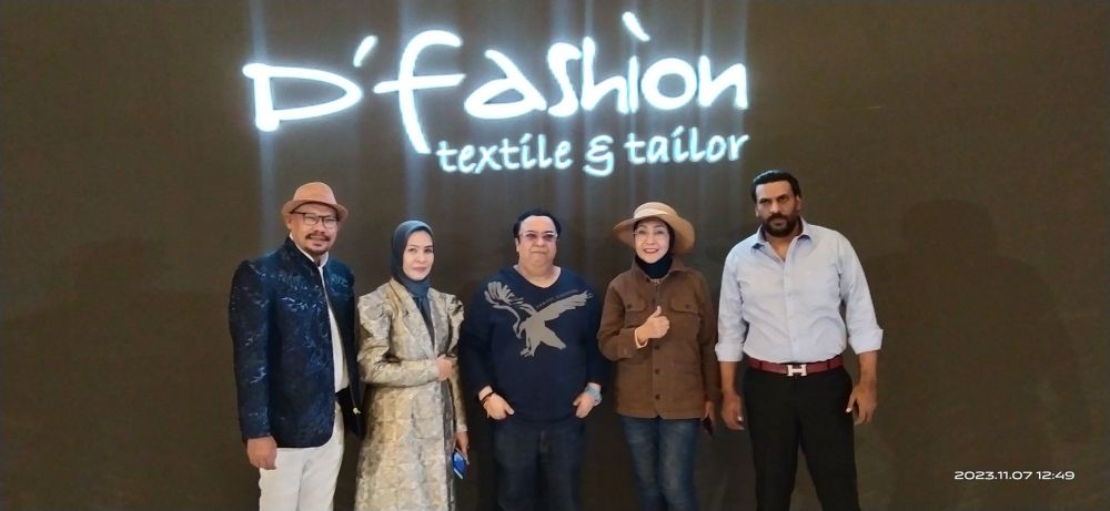 16 Desainer Kondang Bersama Unesa Hadirkan Busana Draping di D'Fashion Textile and Tailor