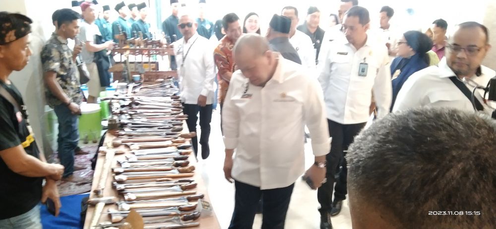 Ketua DPD RI AA LaNyalla Mahmud Mattalitti saat hadiri acara Reinkarnasi Majapahit di balai pemuda Surabaya