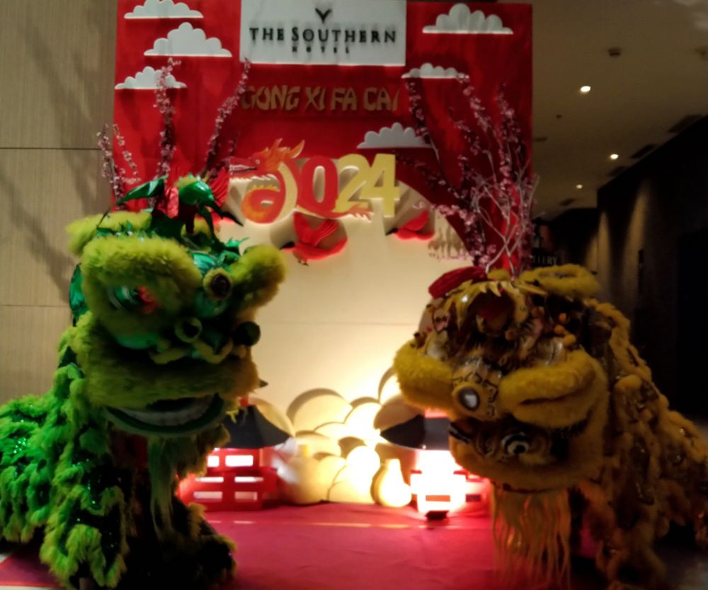 The Southern Hotel Surabaya hadirkan Barongsai di hari Raya Imlek