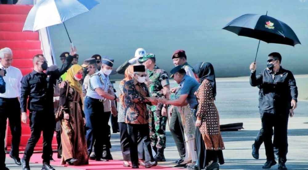 Danlanal Semarang Danlanal Semarang Kolonel Marinir Hariyono Masturi sambut kedatangan Wapres RI Mak'ruf Amin