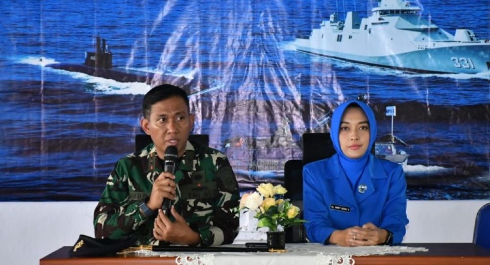 Danlanal Banyuwangi Letkol Laut (P) Indra Nusha Raspati saat memberikan sambutan