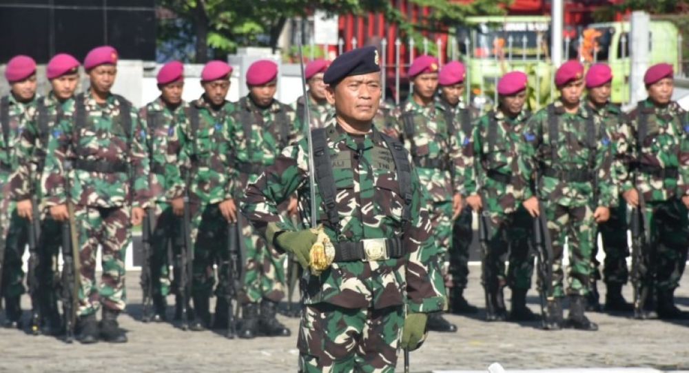 Karumkital dr. Oepomo Lantamal V pimpin upacara penaikan bendera