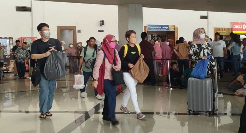 Arus mudik di Bandara Juanda lampaui batas hingga 49 ribu penumpang