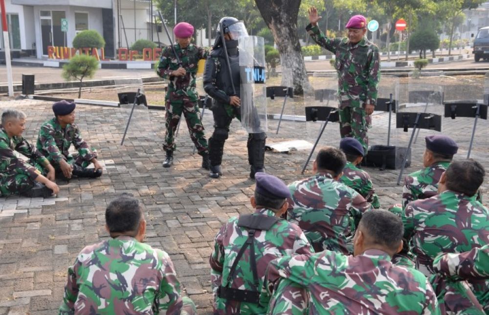 Latihan penindakan Huru-hara