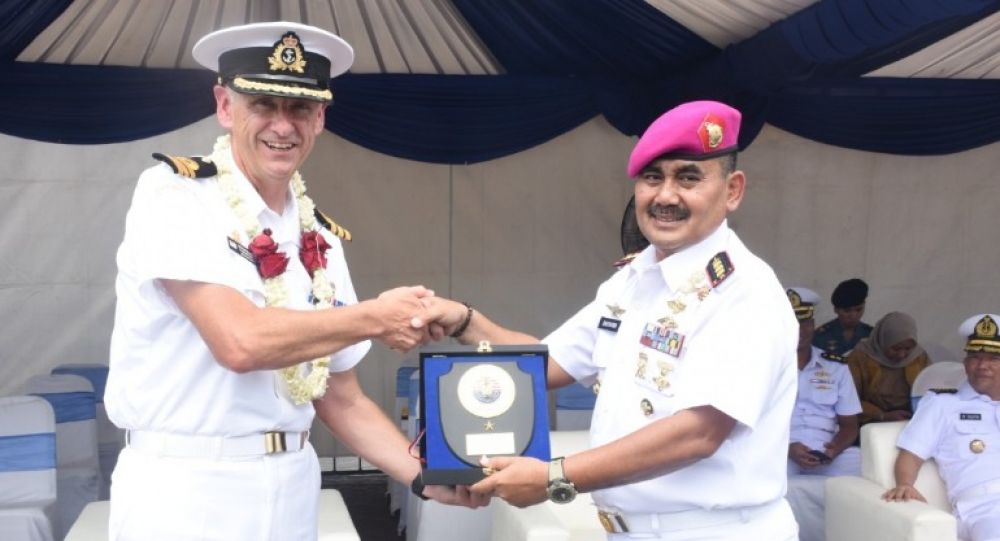 Lantamal V Sambut Kedatangan HMCS Montreal dari Angkatan Laut Kanada