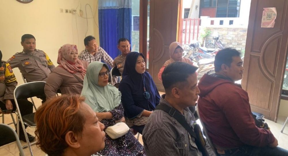 Polsek Gunung Anyar gelar Jum'at Curhat di Balai RW