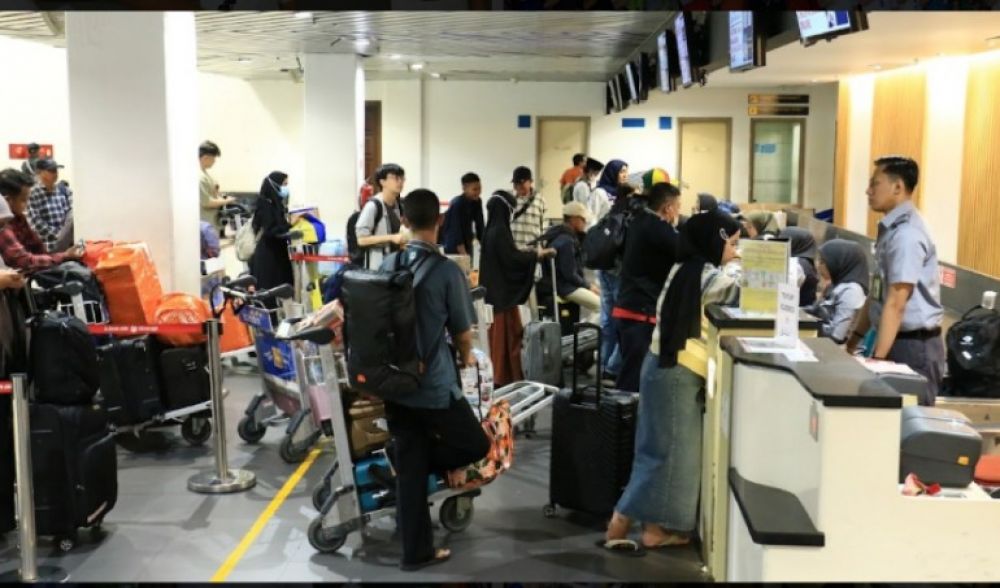 Jelang libur Nataru Bandara Juanda di padati penumpang