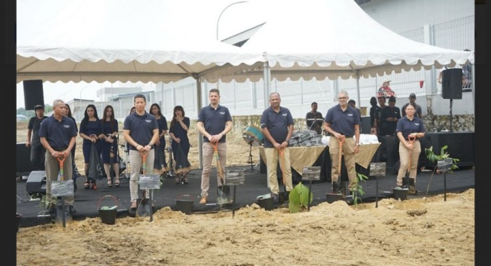 Mercedes Benz resmikan pembangunan pabrik baru di Jawa Barat