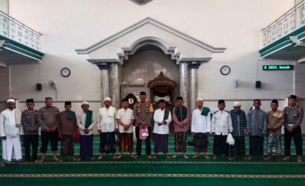 Kapolsek Menganti AKP Roni Ismullah saat safari Jum'at