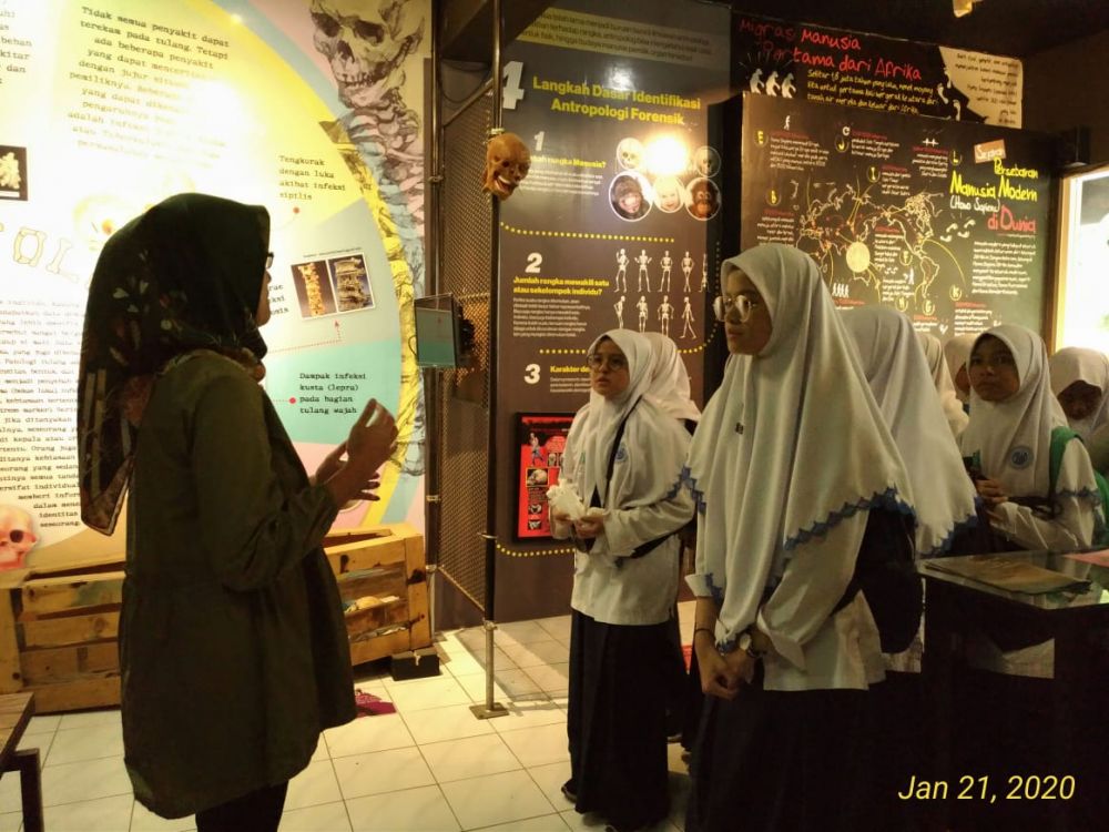 Siwa SMP Al Falah Deltasari Belajar Kematian DI Museum Etnografi Unair