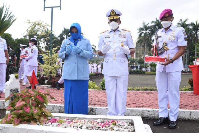 Jelang Hari Dharma Samudera, TNI AL Ziarah ke TMP Kusuma Bangsa Surabaya