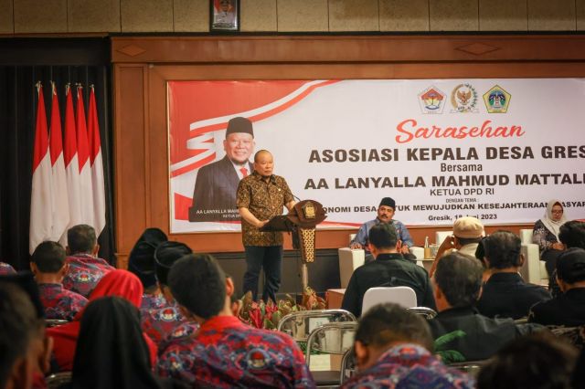 Depan Para Kades Gresik, Ketua DPD RI Paparkan Cara Desa Jadi Kekuatan Ekonomi